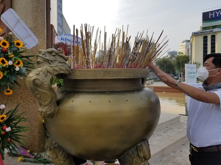 Chính quyền thực tâm lắng nghe dân khi trả lại lư hương của Đức Thánh Trần? Chính quyền thực tâm lắng nghe dân khi trả lại lư hương của Đức Thánh Trần?