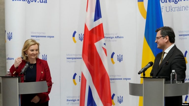 Anh nói có thể bỏ các lệnh trừng phạt nếu Nga rút quân khỏi Ukraine