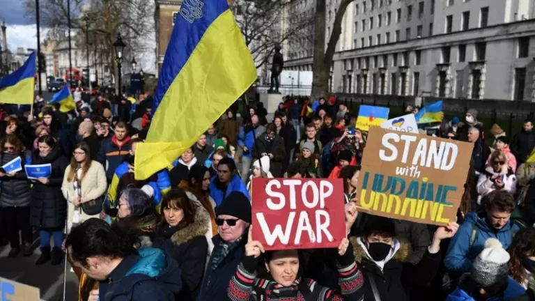 Ủng hộ hay phản đối Nga tấn công Ukraine? Người dân Việt Nam lên tiếng