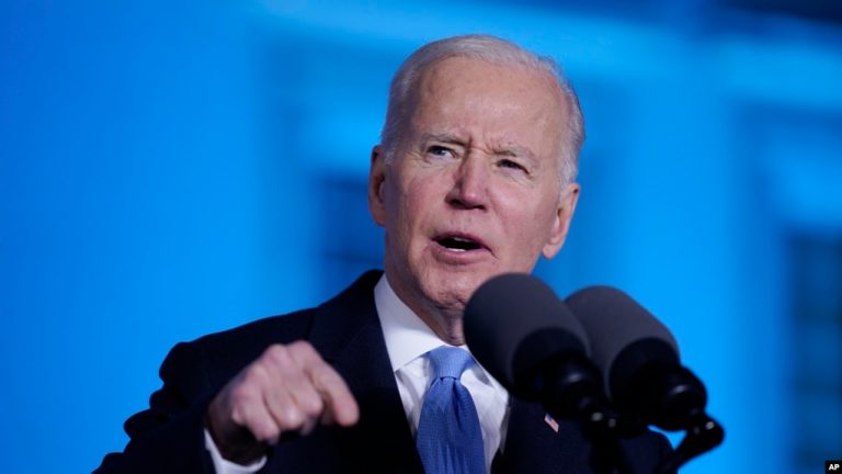 Biden nói Putin ‘không thể tiếp tục nắm quyền’ trong diễn văn hùng hồn về chiến sự Ukraine Biden nói Putin ‘không thể tiếp tục nắm quyền’ trong diễn văn hùng hồn về chiến sự Ukraine