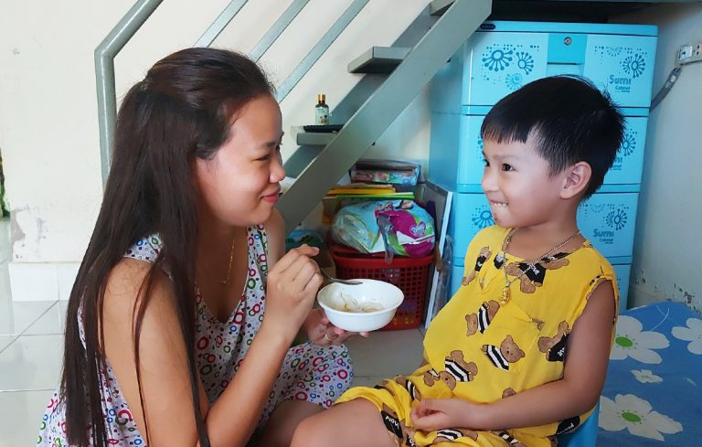 Công nhân tăng ca 1.000 giờ mỗi năm Công nhân tăng ca 1.000 giờ mỗi năm