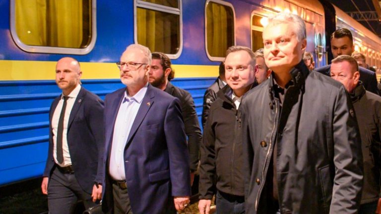 Tổng thống Ba Lan ông Andrzej Duda vừa thăm Kyiv.