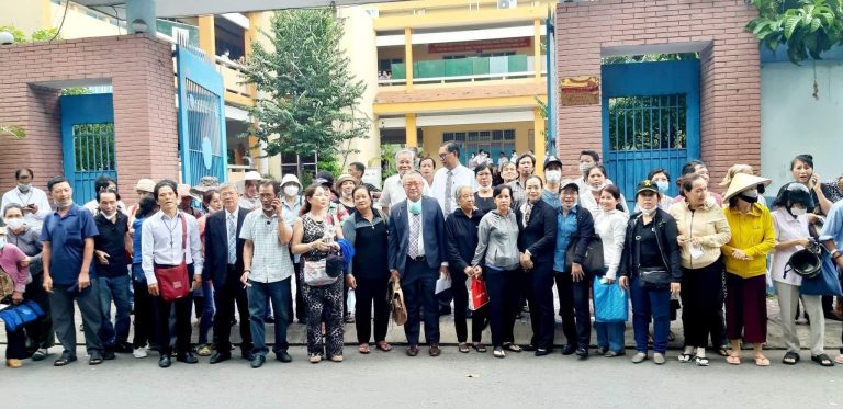 TỔNG LƯỢC BUỔI ĐỐI THOẠI GIỮA BÀ CON VƯỜN RAU LỘC HƯNG VỚI CHÍNH QUYỀN QUẬN TÂN BÌNH VÀ ĐẠI DIỆN SỞ, BAN, NGÀNH TPHCM SÁNG NGÀY 18/8/2022 TỔNG LƯỢC BUỔI ĐỐI THOẠI GIỮA BÀ CON VƯỜN RAU LỘC HƯNG VỚI CHÍNH QUYỀN QUẬN TÂN BÌNH VÀ ĐẠI DIỆN SỞ, BAN, NGÀNH TPHCM SÁNG NGÀY 18/8/2022