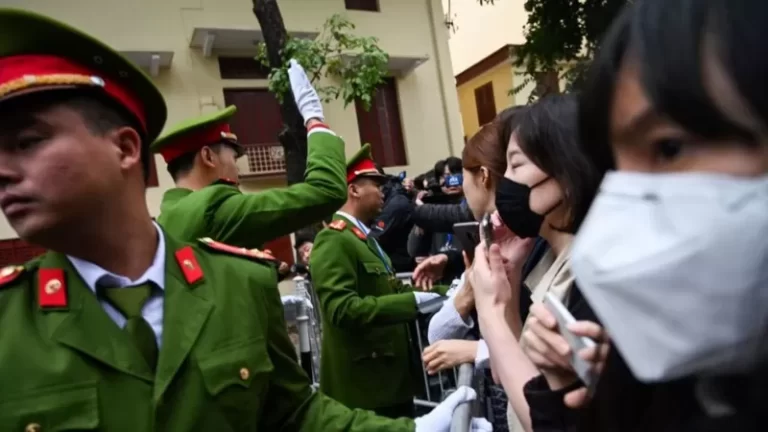 Nhân quyền VN: ‘Mỹ không nên mềm mỏng khi VN chơi trò địa chính trị’ Nhân quyền VN: ‘Mỹ không nên mềm mỏng khi VN chơi trò địa chính trị’