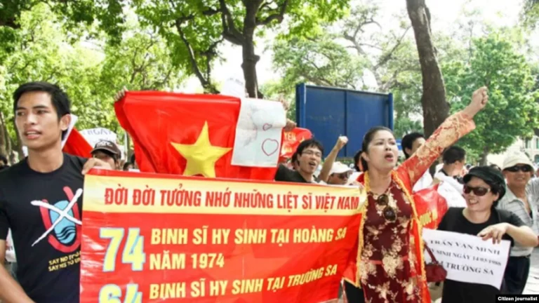 Đối ngoại và lựa chọn hàng ‘độc’: ‘vàng’ và ‘tốt’ Đối ngoại và lựa chọn hàng ‘độc’: ‘vàng’ và ‘tốt’