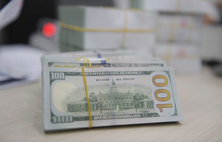 Vì sao đô la Mỹ tăng giá?