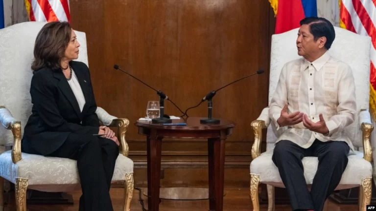 Manila ‘xoay trục’ trong quan hệ với Bắc Kinh Manila ‘xoay trục’ trong quan hệ với Bắc Kinh
