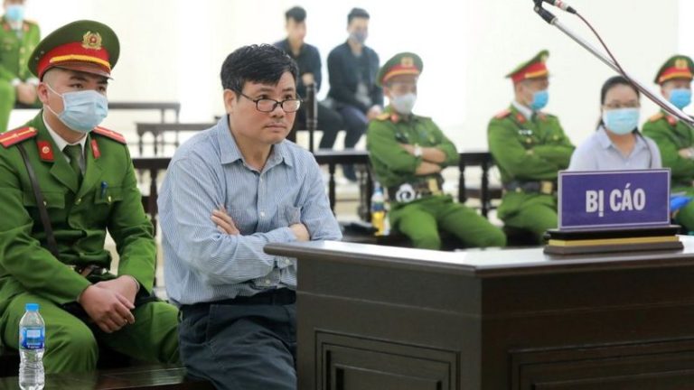 Vụ án Trương Duy Nhất: Tòa phúc thẩm y án 10 năm tù Vụ án Trương Duy Nhất: Tòa phúc thẩm y án 10 năm tù