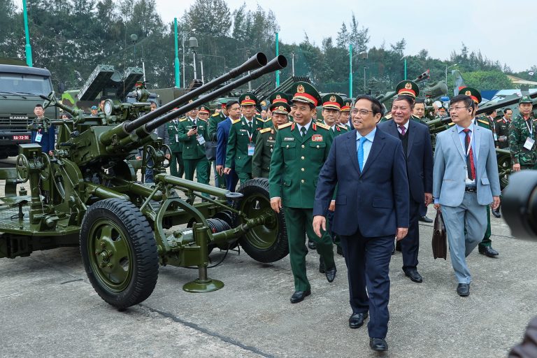 Dù sao ‘phê phán dân sự hóa quân đội’ cũng có vài điểm… ‘đúng’ Dù sao ‘phê phán dân sự hóa quân đội’ cũng có vài điểm… ‘đúng’