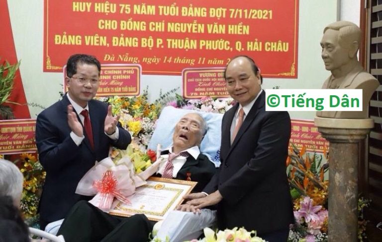 Thế lực nào đang tấn công Chủ tịch nước Nguyễn Xuân Phúc? Thế lực nào đang tấn công Chủ tịch nước Nguyễn Xuân Phúc?