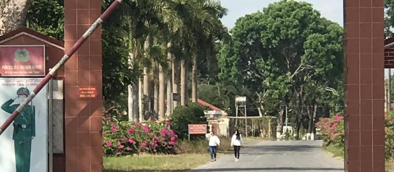 Hôm qua đi thăm chàng Thuỵ… Hôm qua đi thăm chàng Thuỵ…