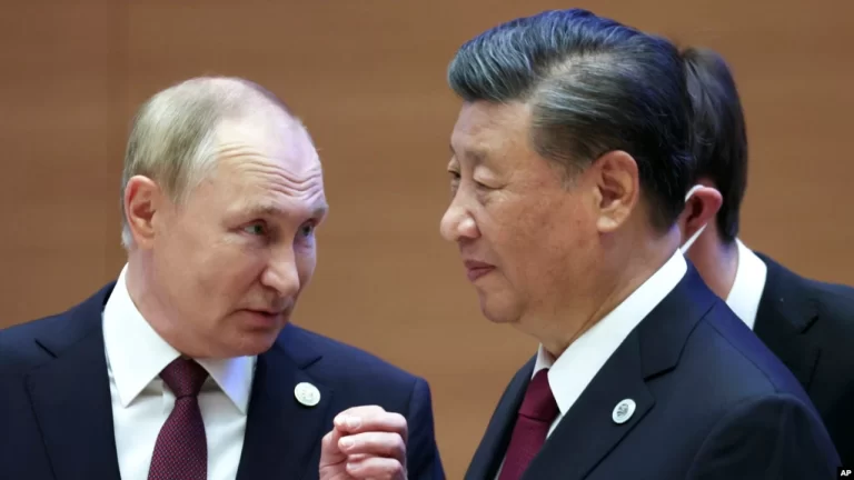 Ukraine: Tập Cận Bình ‘tọa sơn quan hổ đấu’?