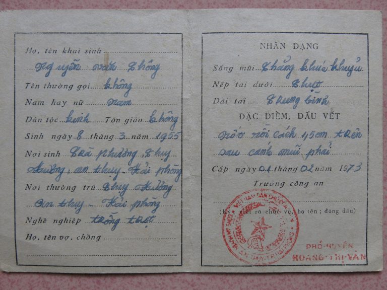 Chuyện làm hộ chiếu