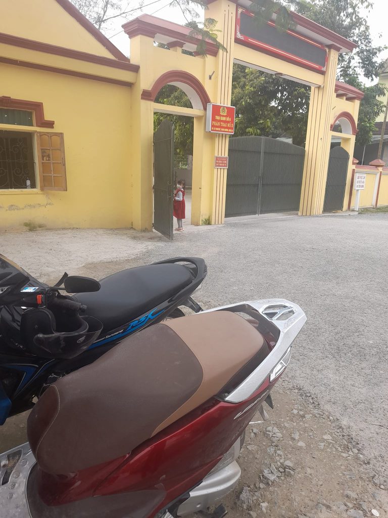 Thăm gặp chồng ở trại 6 Nghệ An. Thăm gặp chồng ở trại 6 Nghệ An.