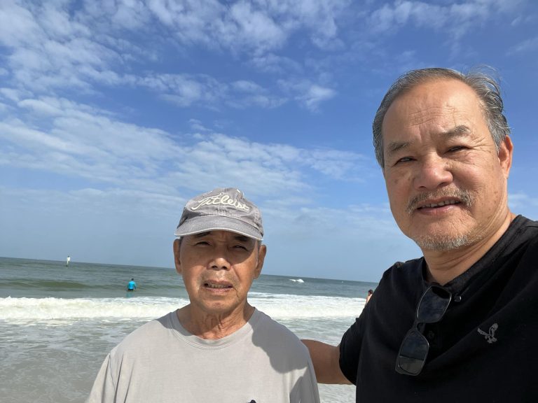 Cần có cái nhìn ”thoáng” hơn với lớp trẻ