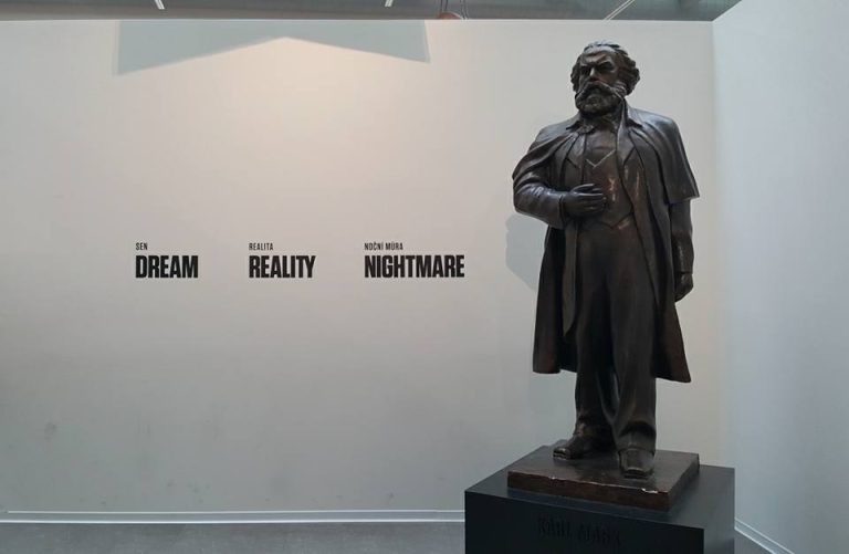 Tại sao Cộng sản lại rơi trúng vào đầu Trung Quốc, Triều Tiên và VN ?