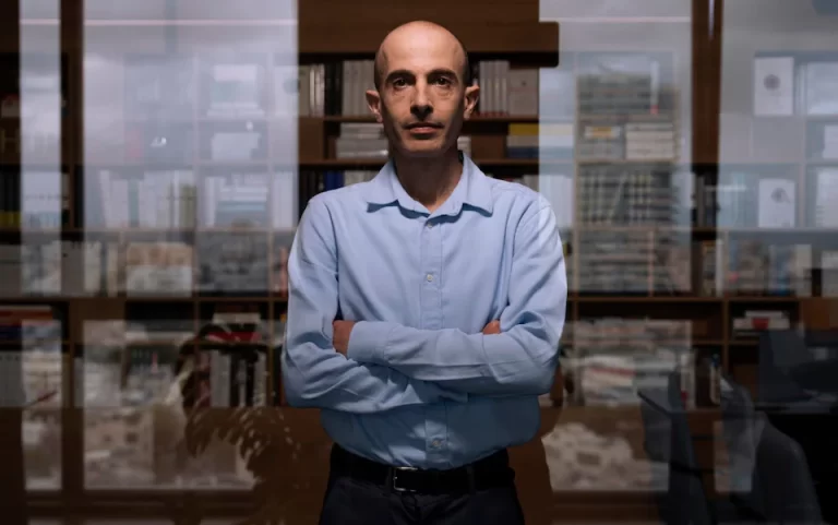 Yuval Noah Harari: ‘Tôi không biết liệu con người có thể sống sót vượt qua được AI’ Yuval Noah Harari: ‘Tôi không biết liệu con người có thể sống sót vượt qua được AI’