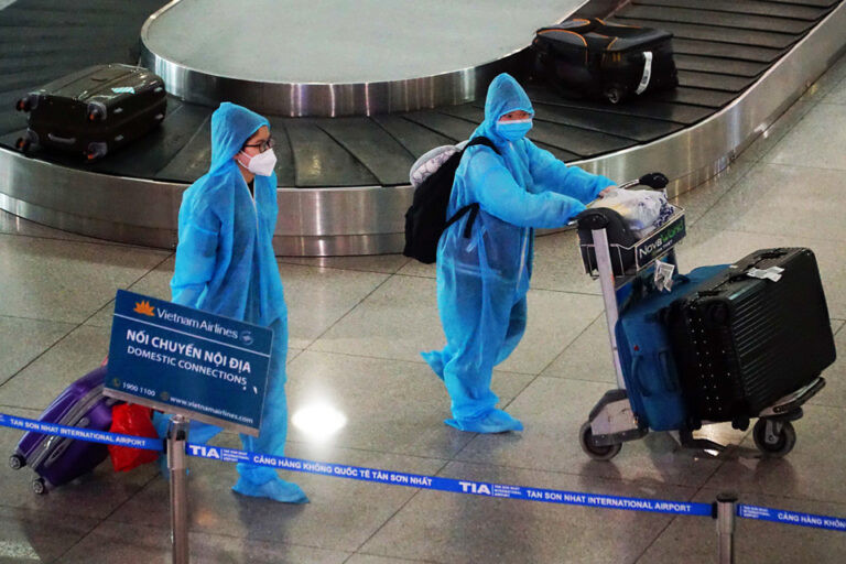 HÀNH KHÁCH “CHUYẾN BAY GIẢI CỨU” CÓ ĐƯỢC HOÀN TIỀN!? HÀNH KHÁCH “CHUYẾN BAY GIẢI CỨU” CÓ ĐƯỢC HOÀN TIỀN!?
