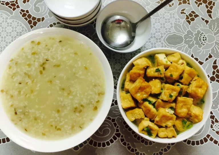 Cháo đỗ xanh.