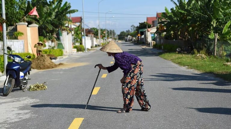 Phần lớn châu Á đang già đi trước khi giàu có