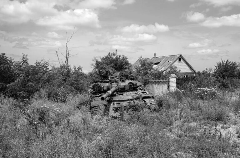 Một số người Ukraine đã giúp đỡ quân Nga. Hàng xóm của họ đã tìm cách trả thù (1/2)