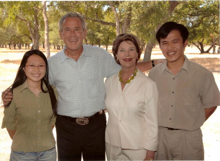 Gia đình Nguyễn Tiến Trung đã đến được bến bờ tự do