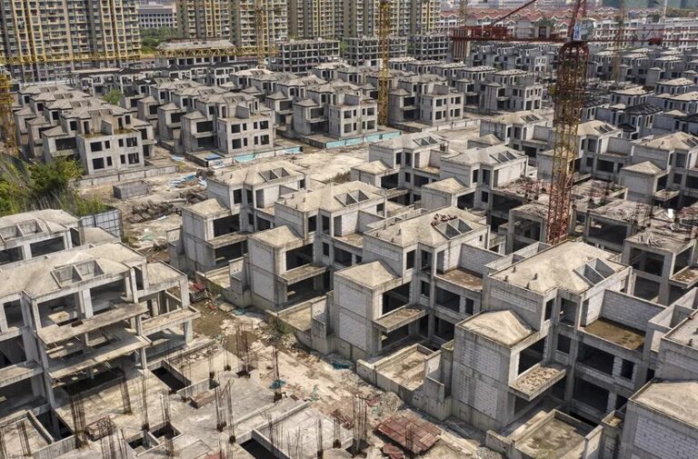 “Hãy giao nhà cho chúng tôi!” – Những nạn nhân giận dữ trong cuộc khủng hoảng bất động sản ở Trung Quốc