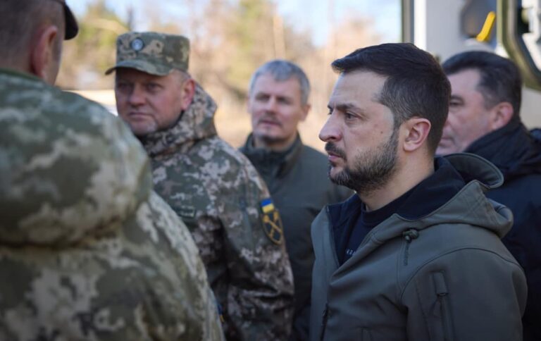 Giữa hai đống lửa. Liệu Zelensky có sa thải Zaluzhny và nguyên nhân đằng sau cuộc xung đột của họ