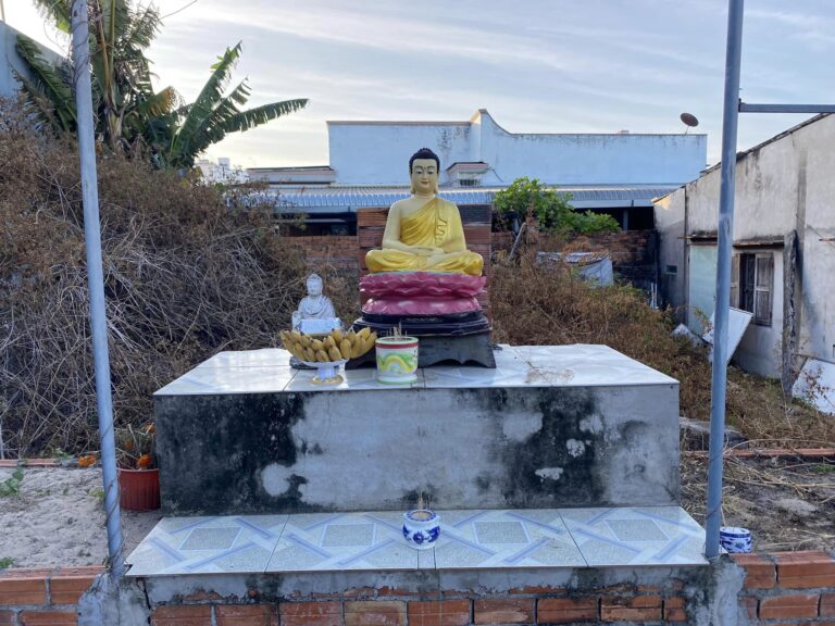 HOANG TÀN NƠI CỬA CHÙA HOANG TÀN NƠI CỬA CHÙA