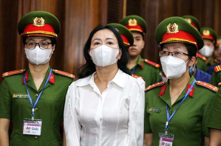 Tại sao ‘con lạc đà Vạn Thịnh Phát chui qua được lỗ kim’ như thế?