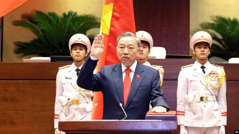 Nhìn lại những xáo trộn trên thượng tầng Ba Đình: Việt Nam sẽ đi về đâu? Nhìn lại những xáo trộn trên thượng tầng Ba Đình: Việt Nam sẽ đi về đâu?