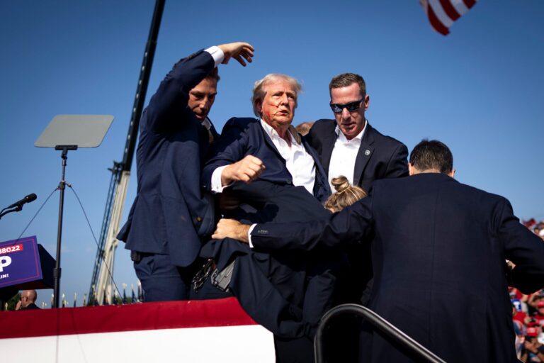 Từ vụ mưu sát Donald Trump nhìn lại lịch sử bạo lực chính trị Mỹ
