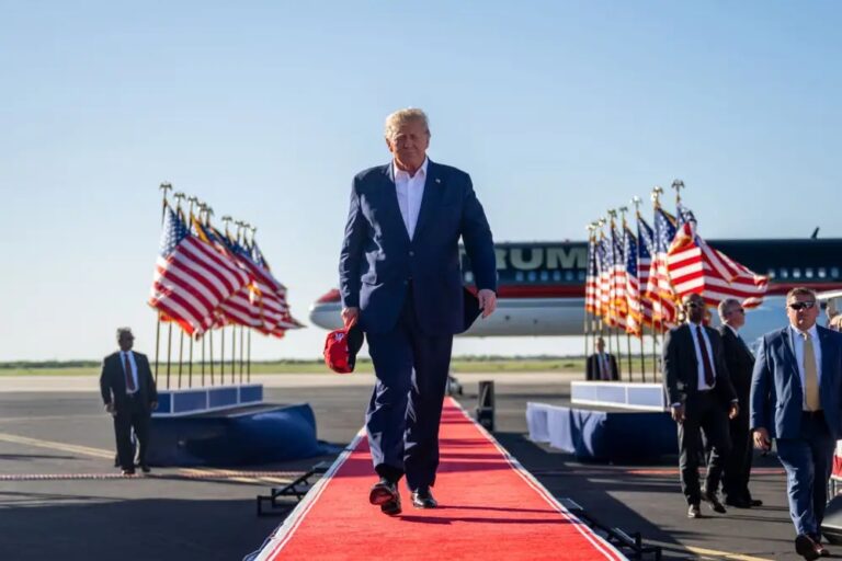 Chiến dịch tranh cử của Biden gọi việc Meta khôi phục tài khoản Trump là ‘một cuộc tấn công trực tiếp vào sự an toàn và nền dân chủ của chúng ta’ Chiến dịch tranh cử của Biden gọi việc Meta khôi phục tài khoản Trump là ‘một cuộc tấn công trực tiếp vào sự an toàn và nền dân chủ của chúng ta’