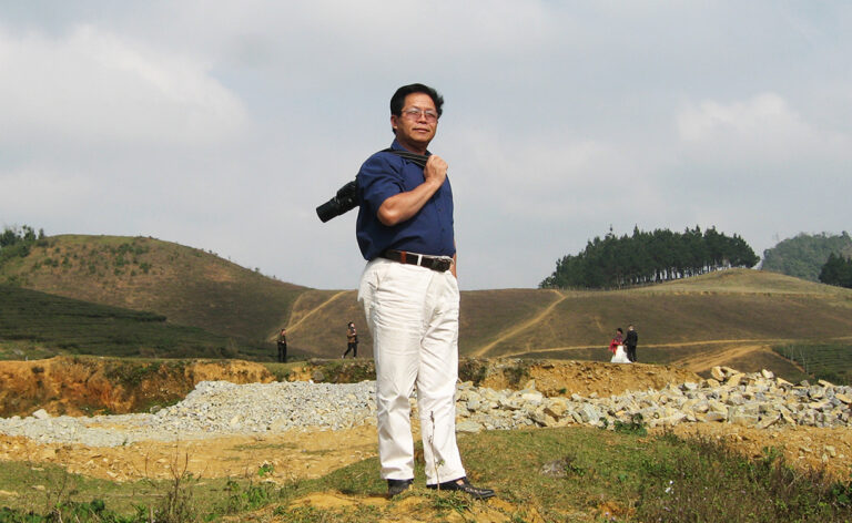 Hãy quay trở về máng lợn để nghĩ suy!