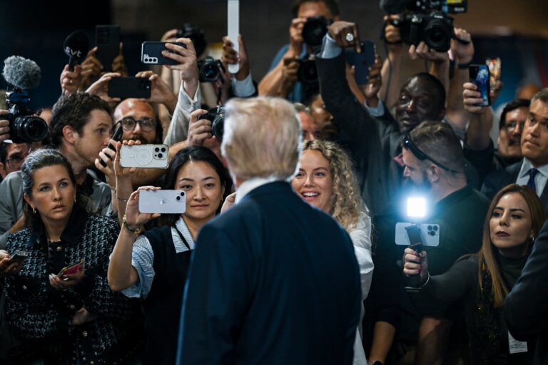 Trump nói rằng ông đã có một cuộc tranh luận tuyệt vời. Các đồng minh của ông lại nói ngược lại.