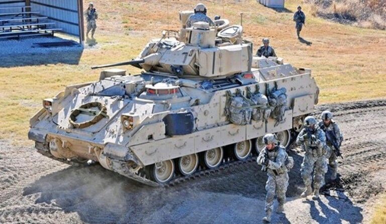 UKRAINE TẠO NÊN “HUYỀN THOẠI BRADLEY”