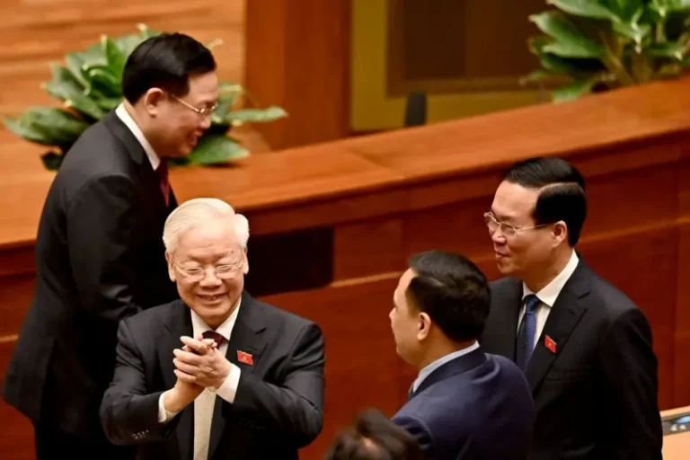 Phải tự “kiểm điểm” lại tư duy của mình Phải tự “kiểm điểm” lại tư duy của mình