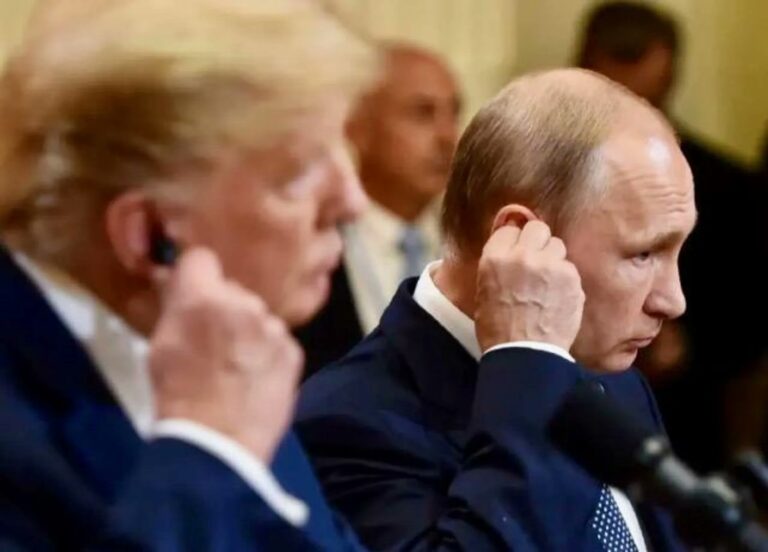 DONALD TRUMP: 4 NĂM ĐI RA ĐI VÀO NHÀ TRẮNG DONALD TRUMP: 4 NĂM ĐI RA ĐI VÀO NHÀ TRẮNG