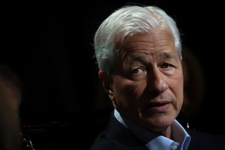Tổng giám đốc điều hành JPMorgan Dimon cho biết nền kinh tế Hoa Kỳ đang bùng nổ Tổng giám đốc điều hành JPMorgan Dimon cho biết nền kinh tế Hoa Kỳ đang bùng nổ