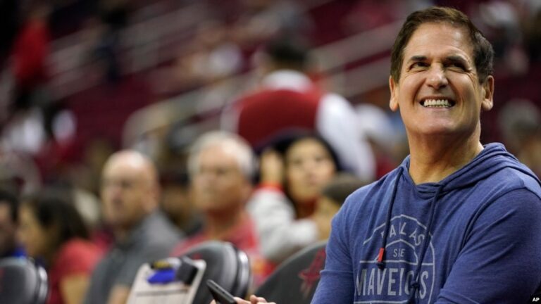 Tỷ phú Cuban vận động cho bà Harris trong khi tỷ phú Musk theo sát ông Trump