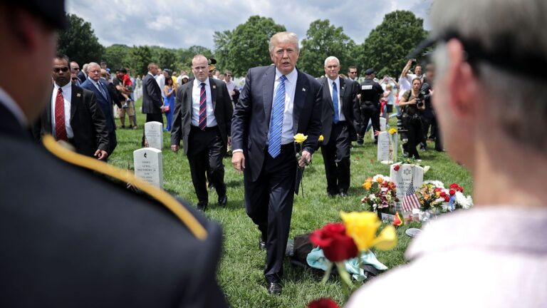 Trump: Những người Mỹ tử trận trong chiến tranh là những kẻ “thua cuộc” và “ngu ngốc”