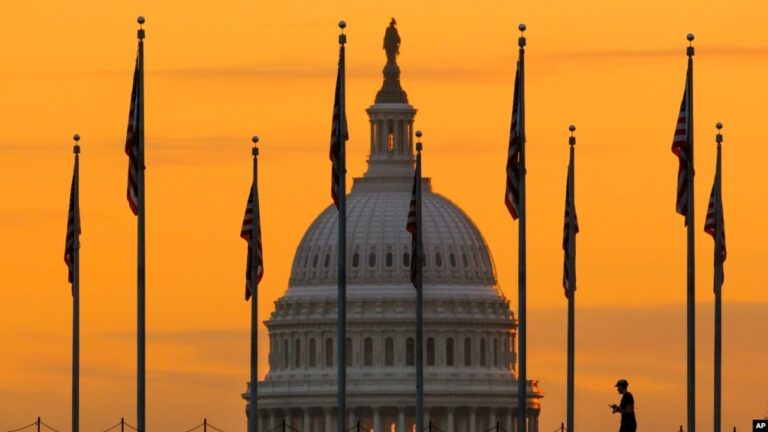 Phân tích mới cho thấy nợ quốc gia của Mỹ có thể tăng dưới thời Harris, nhưng sẽ tăng mạnh dưới thời Trump