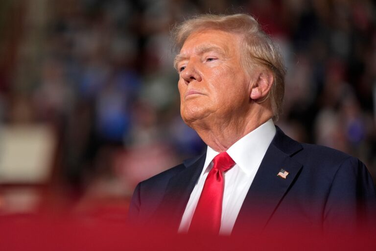 Hồ sơ miễn trừ bom tấn nêu chi tiết về nỗ lực “ngày càng tuyệt vọng” của Trump nhằm lật ngược cuộc bầu cử năm 2020 Hồ sơ miễn trừ bom tấn nêu chi tiết về nỗ lực “ngày càng tuyệt vọng” của Trump nhằm lật ngược cuộc bầu cử năm 2020