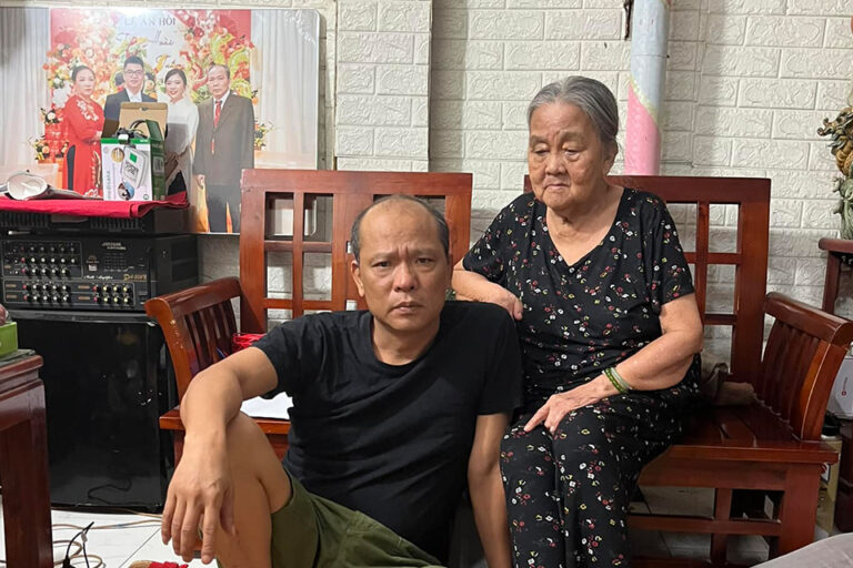 Mẹ ơi, con đây.