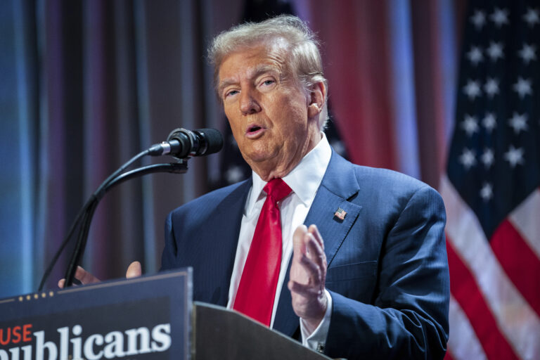 Trump có thẩm quyền không? Thêm vào đó, các hãng hàng không hy vọng bầu trời liên bang thân thiện hơn.