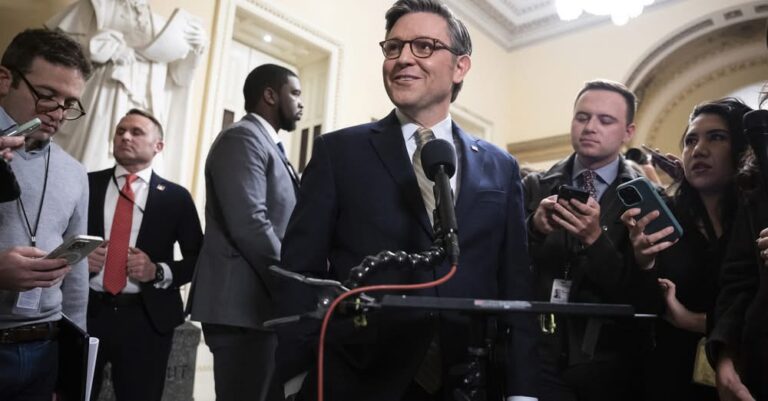 Hạ viện thông qua gói chi tiêu của chính phủ sau khi Trump, Musk gây ra hỗn loạn