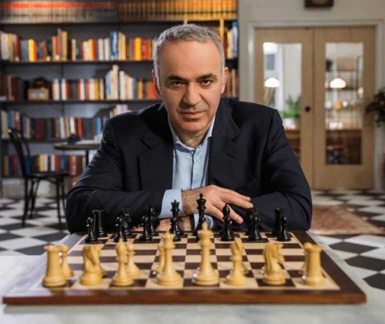 Garry Kasparov: Chúng ta phải có can đảm để đánh giá khách quan quá khứ đế quốc của mình và lên án chủ nghĩa phát xít hiện tại Garry Kasparov: Chúng ta phải có can đảm để đánh giá khách quan quá khứ đế quốc của mình và lên án chủ nghĩa phát xít hiện tại
