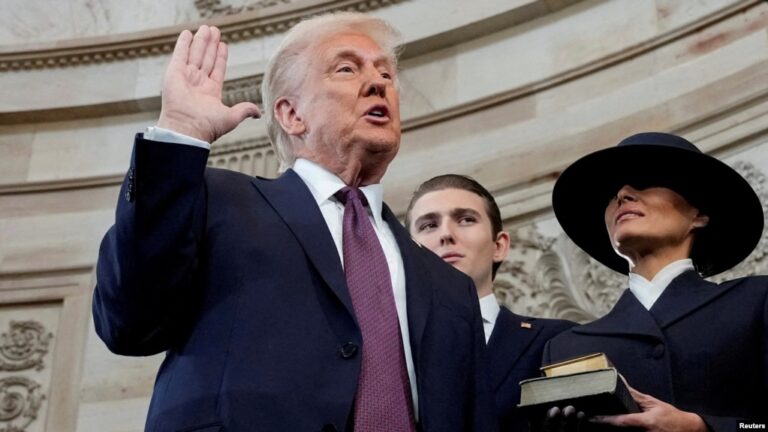 Sắc lệnh hành pháp là gì? Nhìn vào công cụ của ông Trump để nhanh chóng tái định hình chính phủ Sắc lệnh hành pháp là gì? Nhìn vào công cụ của ông Trump để nhanh chóng tái định hình chính phủ