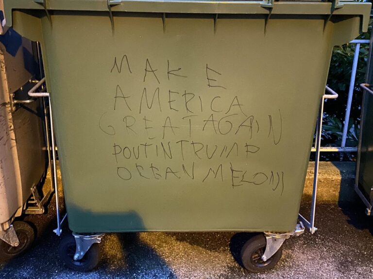 Trò đùa nguy hiểm!