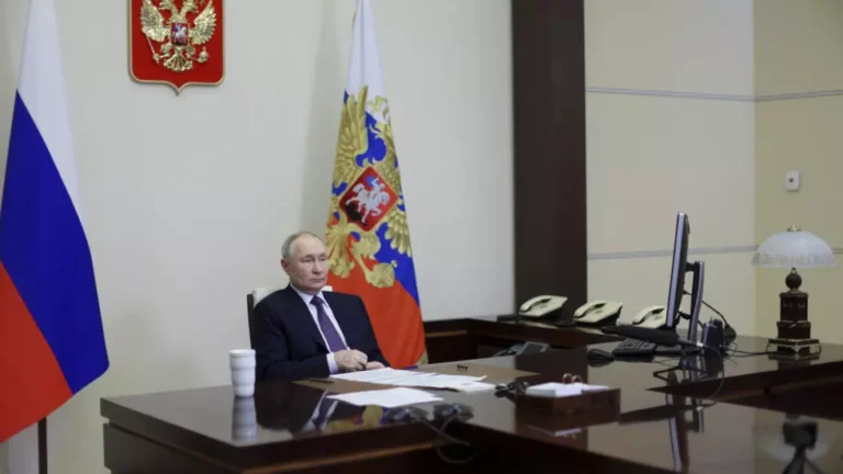 Điện Kremlin: Putin “sẵn sàng” nói chuyện với Trump và chờ các “tín hiệu” từ Washington Điện Kremlin: Putin “sẵn sàng” nói chuyện với Trump và chờ các “tín hiệu” từ Washington